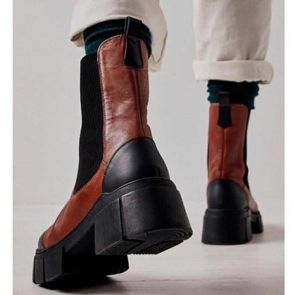 Free People Maren Mid Chelsea Boots Brown Black Leather Lug Sole Size 40 (9 US) - Picture 10 of 10